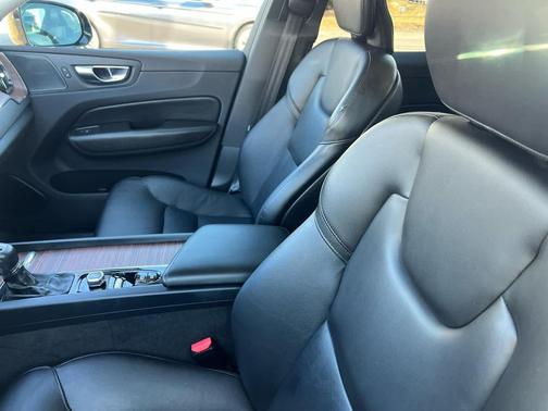2019 Volvo XC60 T6 Momentum