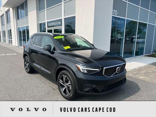 2025 Volvo XC40 B5 Core Bright Theme