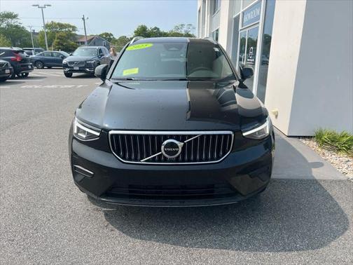 2025 Volvo XC40 B5 Core Bright Theme