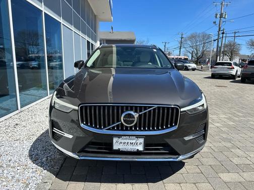 2023 Volvo XC60 B5 Plus Bright Theme