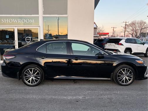 2024 Toyota Camry Hybrid XLE