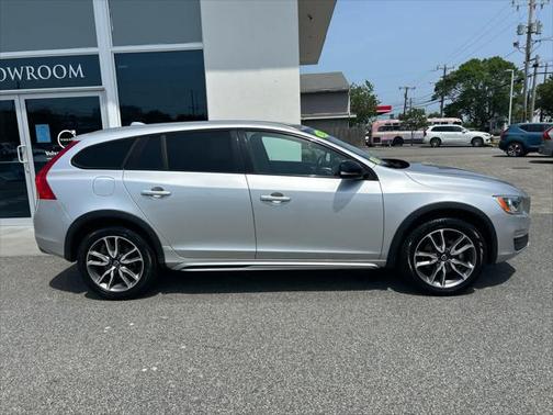 2018 Volvo V60 Cross Country T5