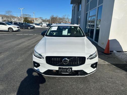 2025 Volvo S60 B5 Core