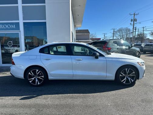 2025 Volvo S60 B5 Core