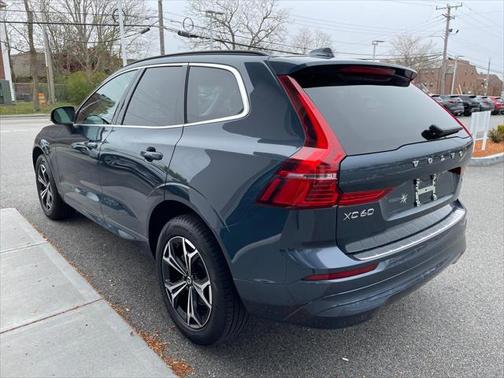 2022 Volvo XC60 B5 Momentum