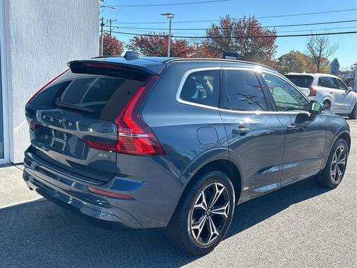 2022 Volvo XC60 B5 Momentum
