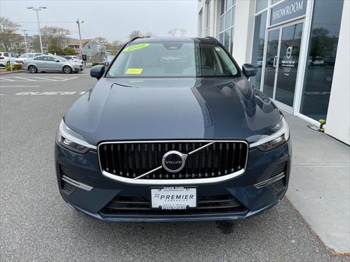 2022 Volvo XC60 B5 Momentum