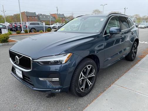 2022 Volvo XC60 B5 Momentum