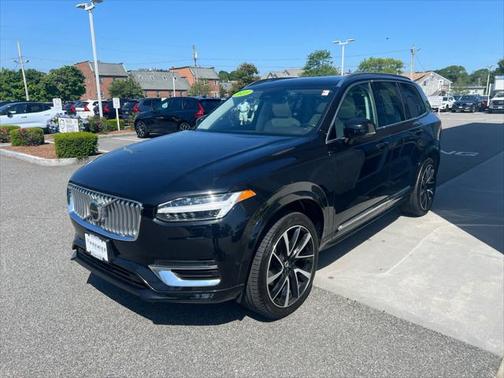 2023 Volvo XC90 B5 Plus
