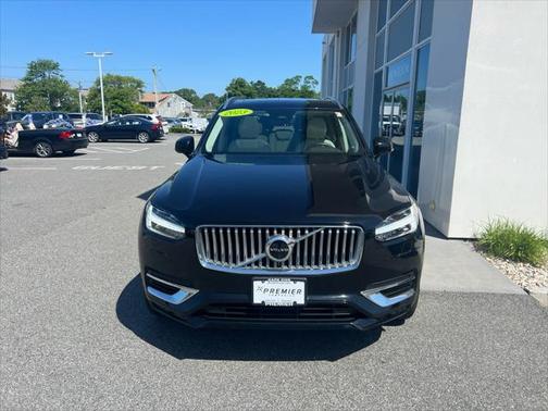 2023 Volvo XC90 B5 Plus