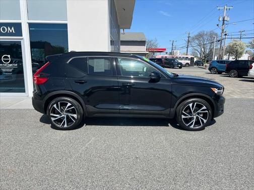 2021 Volvo XC40 T5 R-Design