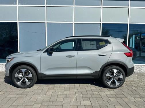 Vapour Grey Metallic 2026 Volvo XC40 Plus, B5 AWD Gas (mild hybrid), Dark