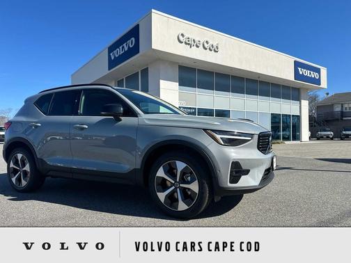 Vapour Grey Metallic 2026 Volvo XC40 Plus, B5 AWD Gas (mild hybrid), Dark
