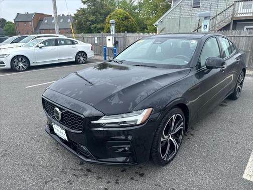2025 Volvo S60 B5 Plus