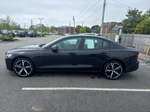 2025 Volvo S60 B5 Plus