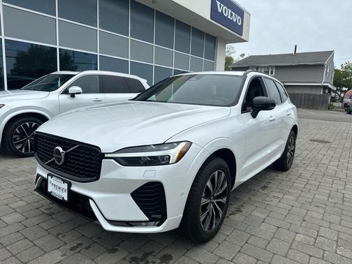 Crystal White Metallic 2025 Volvo XC60 B5 Plus