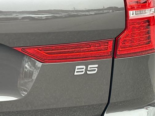 2023 Volvo XC60 B5 Core