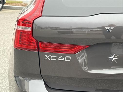2023 Volvo XC60 B5 Core