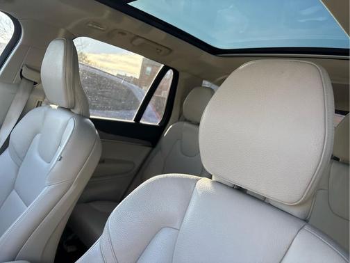 2024 Volvo XC90 B6 Plus Bright Theme 7-Seater