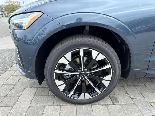 Denim Blue Metallic 2026 Volvo XC60 B5 Plus