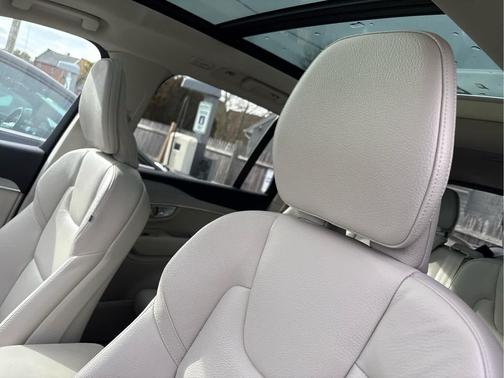 2024 Volvo XC90 B5 Core Bright Theme