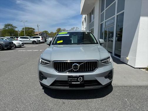 2025 Volvo XC40 B5 Plus Bright Theme