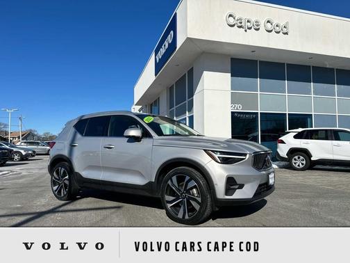 2023 Volvo XC40 B5 Ultimate Bright Theme