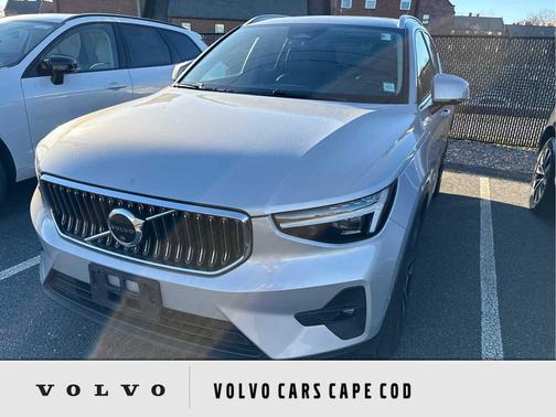 2023 Volvo XC40 B5 Ultimate Bright Theme