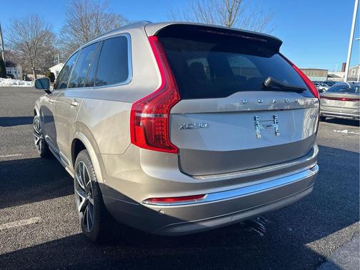 2024 Volvo XC90 B5 Plus Bright Theme