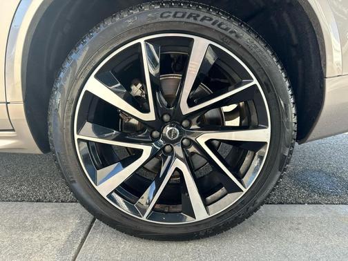 2024 Volvo XC90 B5 Plus Bright Theme