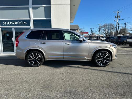 2024 Volvo XC90 B5 Plus Bright Theme