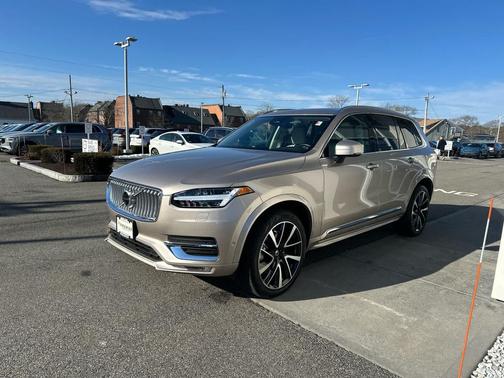 2024 Volvo XC90 B5 Plus Bright Theme