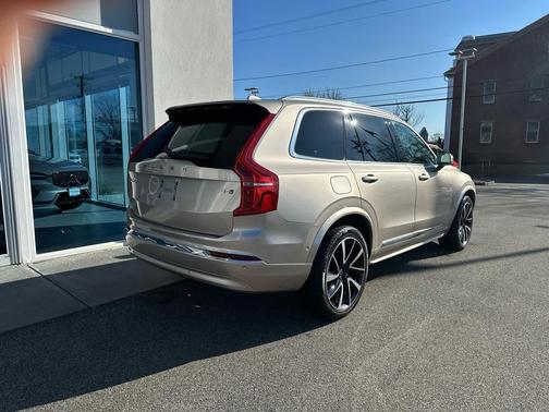 2024 Volvo XC90 B5 Plus Bright Theme