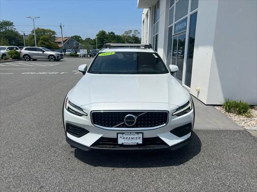 2024 Volvo V60 Cross Country B5 Plus