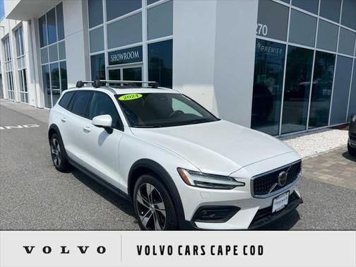 2024 Volvo V60 Cross Country B5 Plus