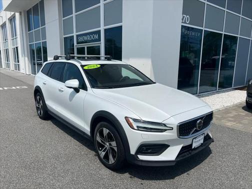 2024 Volvo V60 Cross Country B5 Plus