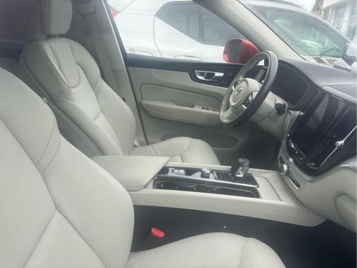 2023 Volvo XC60 B5 Core