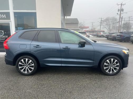 2023 Volvo XC60 B5 Plus Dark Theme