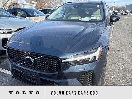 2023 Volvo XC60 B5 Plus Dark Theme