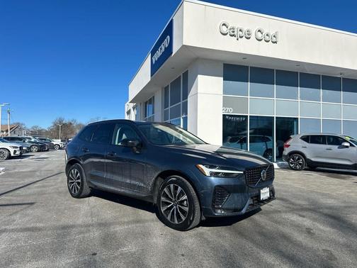 2023 Volvo XC60 B5 Plus Dark Theme