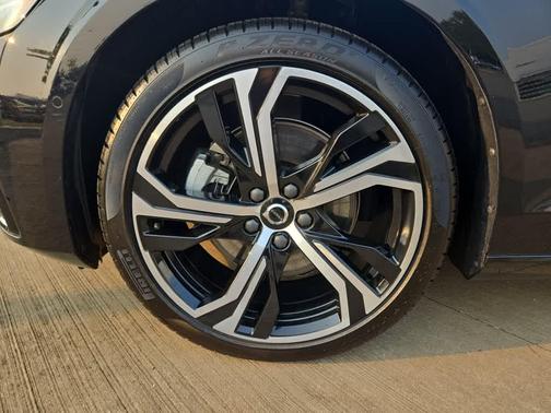 2025 Volvo S60 B5 Plus