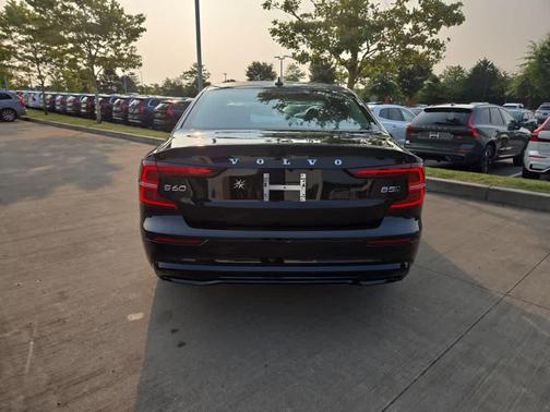 2025 Volvo S60 B5 Plus