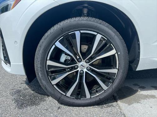 2025 Volvo XC60 Plus