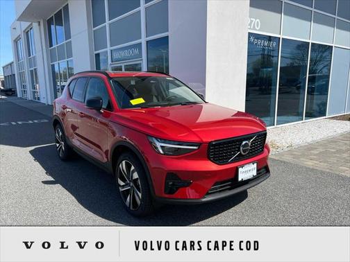 2025 Volvo XC40 B5 Ultra Dark Theme