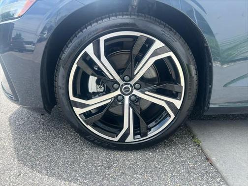 2025 Volvo S60 B5 Core