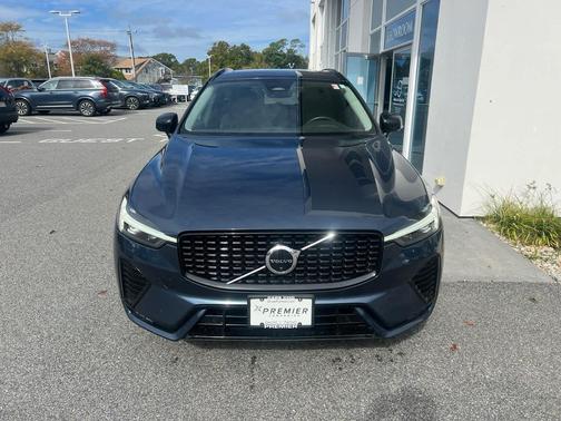 2023 Volvo XC60 B5 Plus Dark Theme