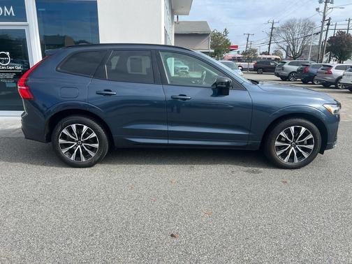 2023 Volvo XC60 B5 Plus Dark Theme