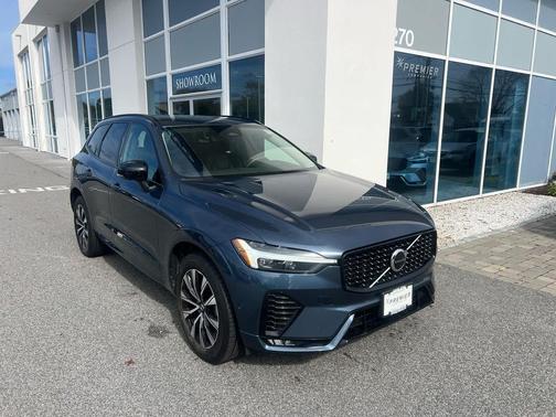 2023 Volvo XC60 B5 Plus Dark Theme