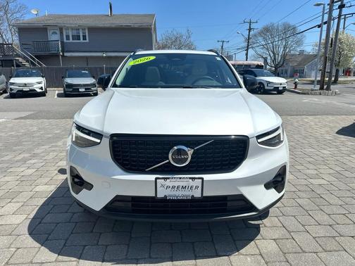 Crystal White 2026 Volvo XC40 Plus, B5 AWD Gas (mild hybrid), Dark