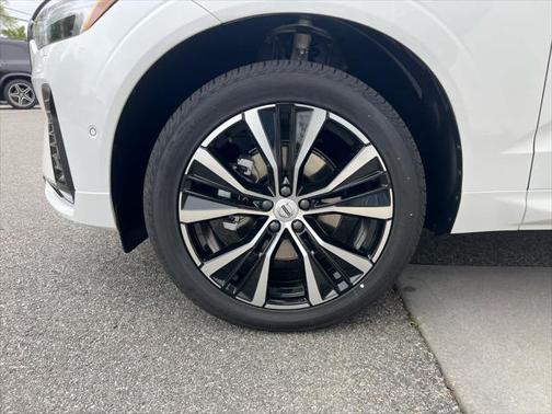 2025 Volvo XC60 Plus
